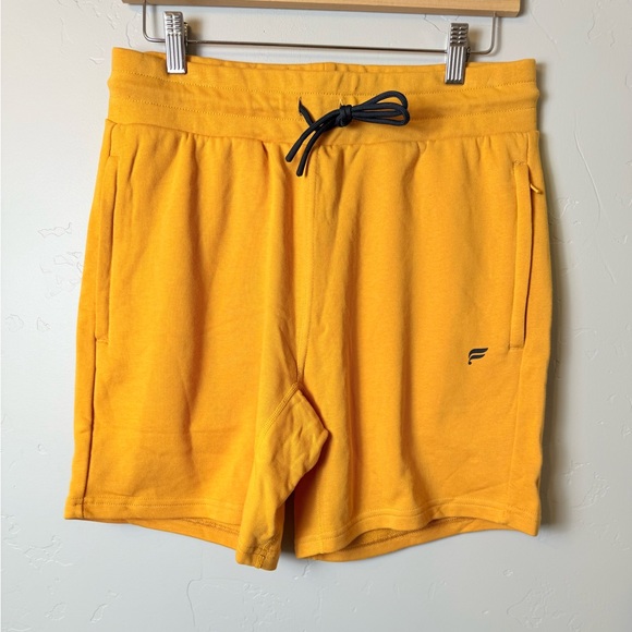 NWT Fabletics Men's Lightweight Go-To Short Medium - Picture 3 of 7